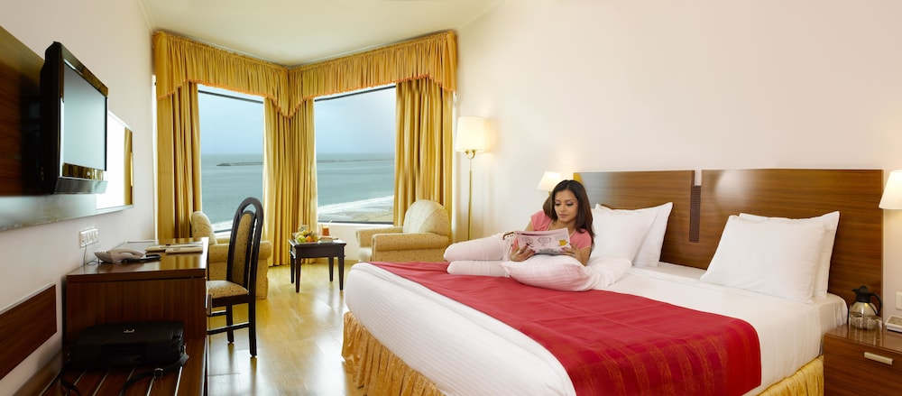 Executive Suite - Photo 8