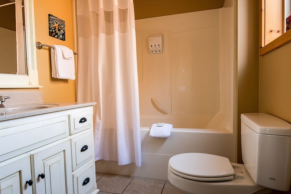 Deluxe Cabin photo 2