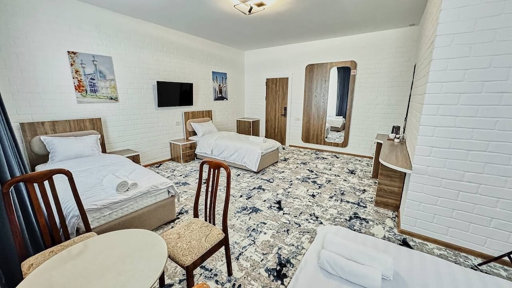Classic Triple Room, City View