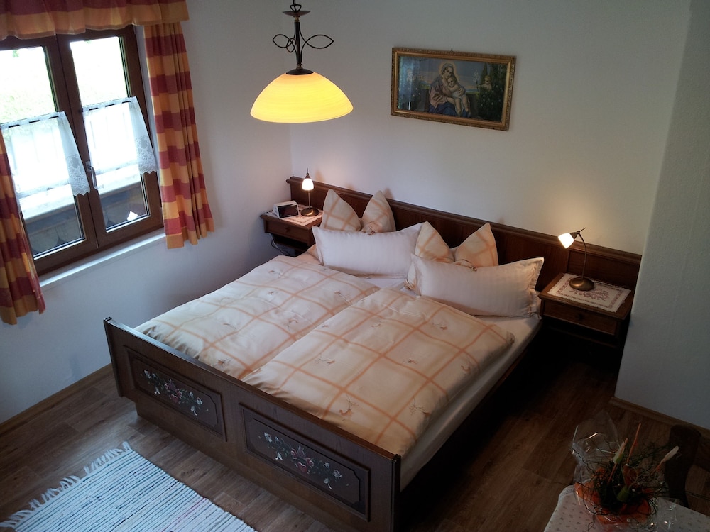 Traditional Twin Room, Corner (Room 4) photo 1