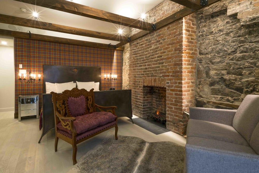 Signature Suite
