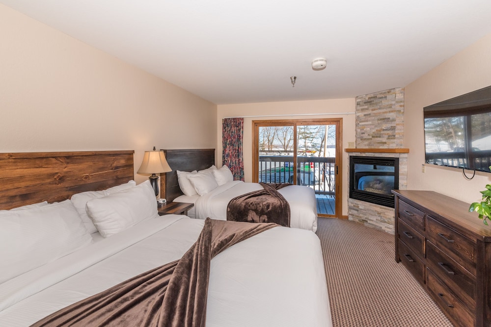 2 Queen Shoreline Suite photo 1