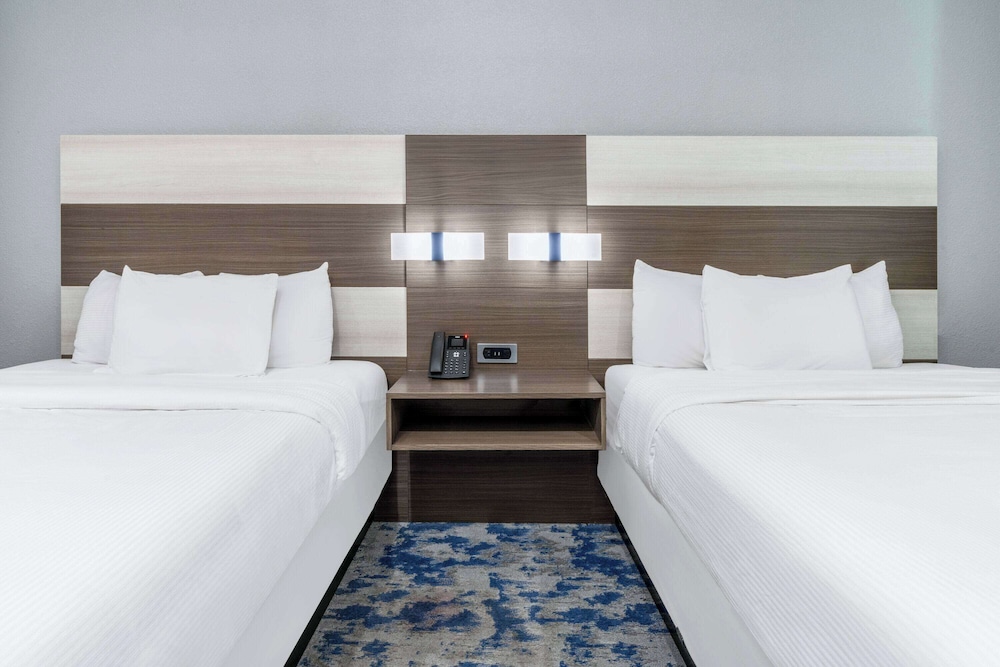 Room, 2 Queen Beds, Non Smoking - Photo 4