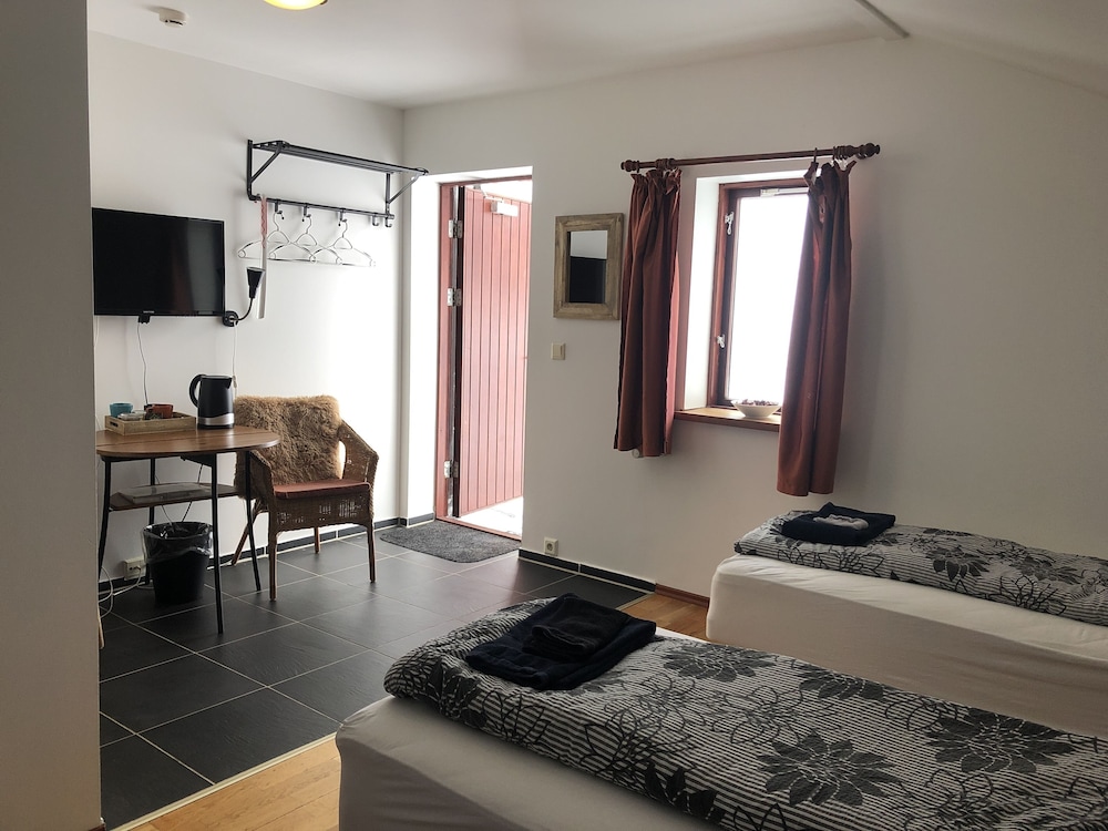 Standard Triple Room, Private Bathroom photo 2