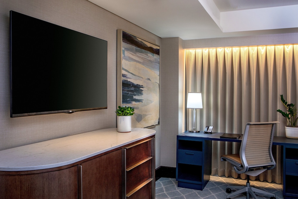 Room, 2 Queen Beds (Fort Point Channel View) - Photo 3