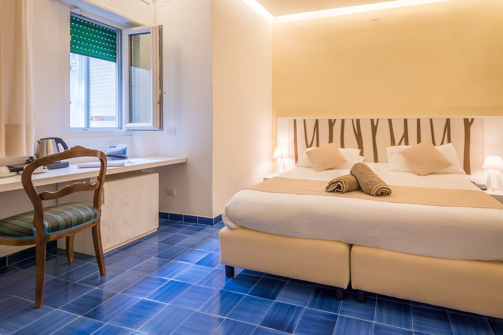 Economy Double or Twin Room, 1 Double or 2 Twin Beds photo 3