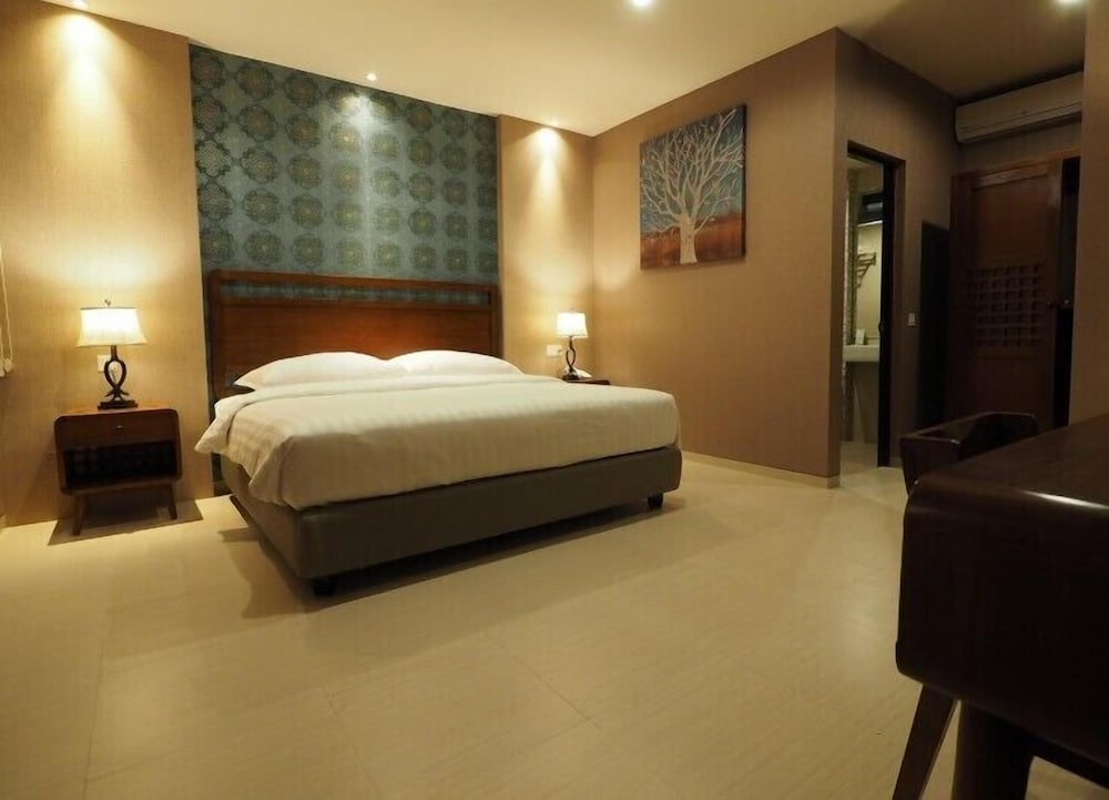Executive Suite photo 2