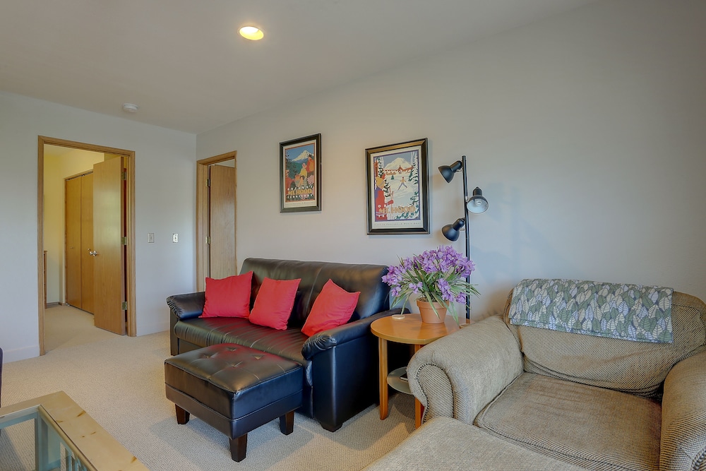 Condo, 2 Bedrooms