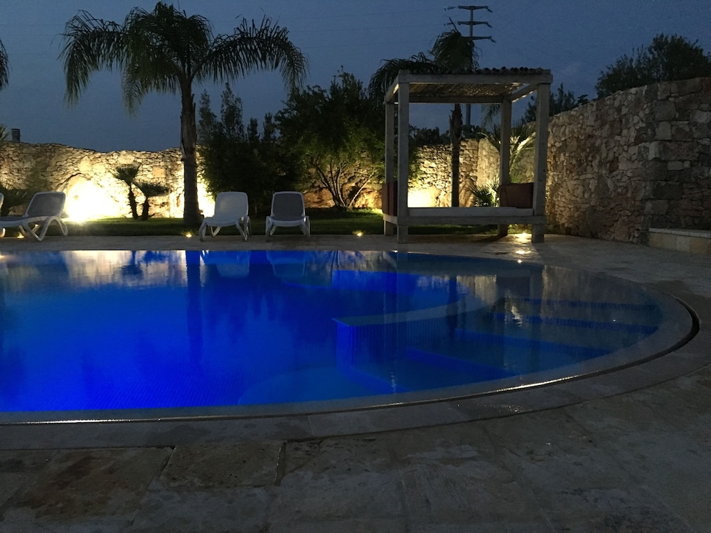 Classic Triple Room, Poolside