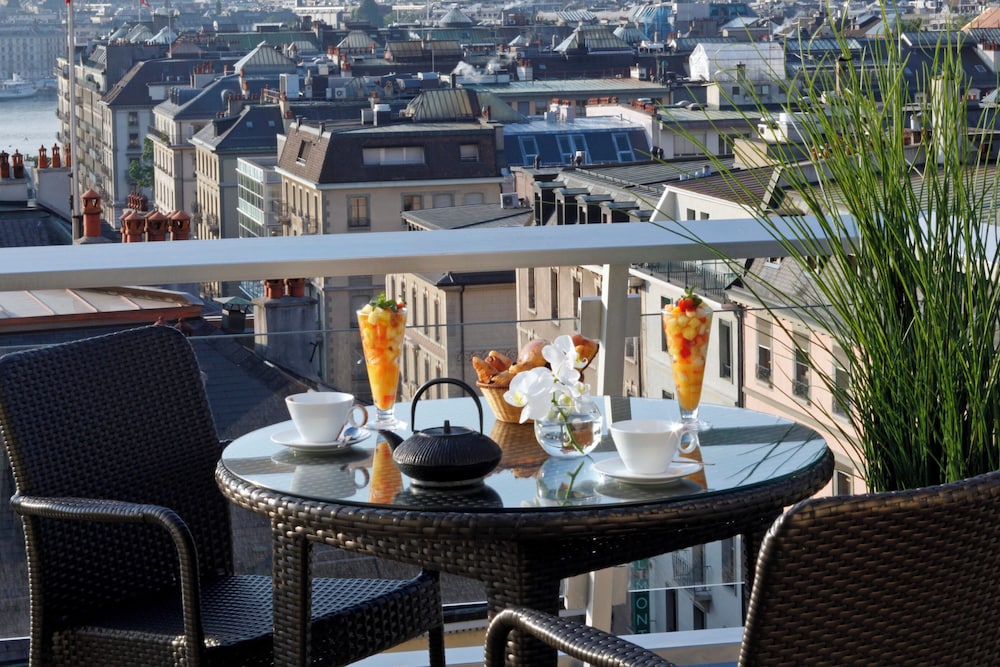 Penthouse, Terrace thumbnail 5