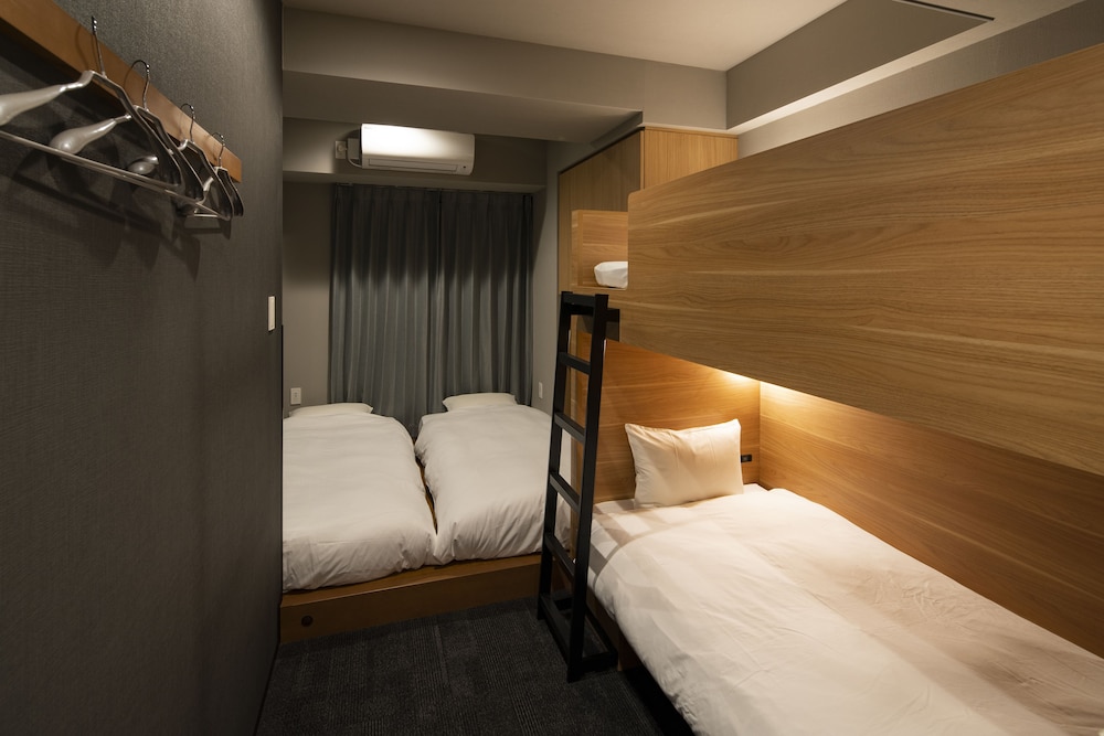 Basic Room, Non Smoking, Private Bathroom, For 4 Guests photo 1