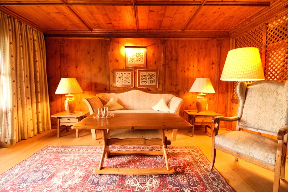 Junior Room, 1 Queen Bed, Mountain View, Garden Area photo 3