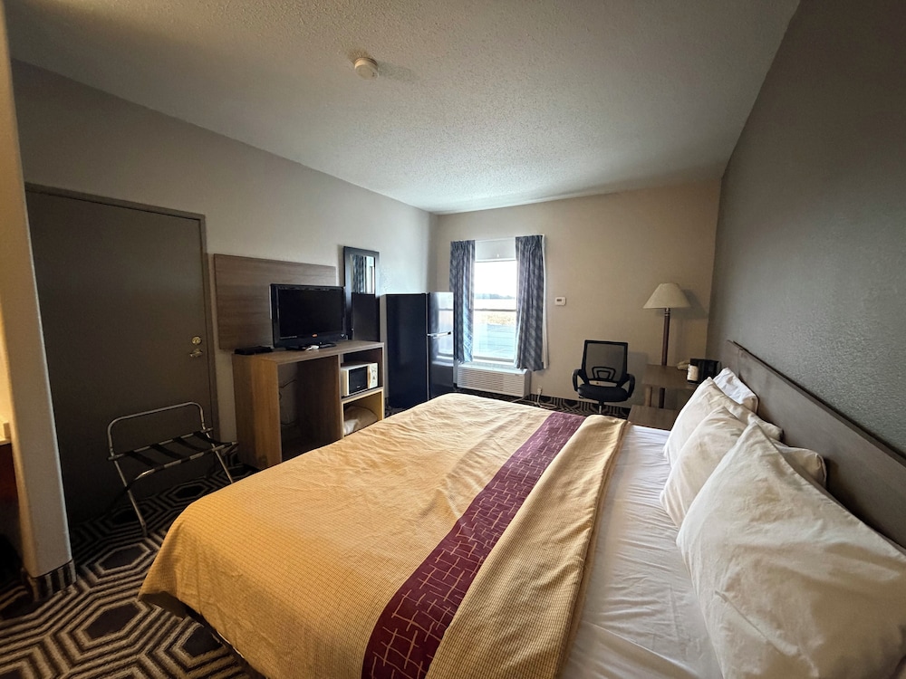Deluxe Single Room, 1 King Bed, Jetted Tub photo 1