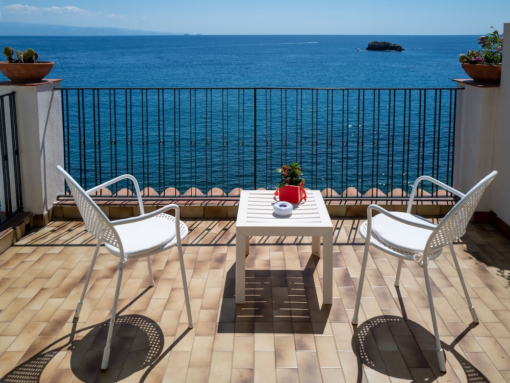 Superior Double or Twin Room, Terrace, Sea View - Photo 22