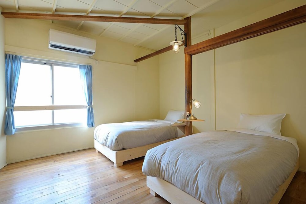 Twin Room, Shared Bathroom photo 1