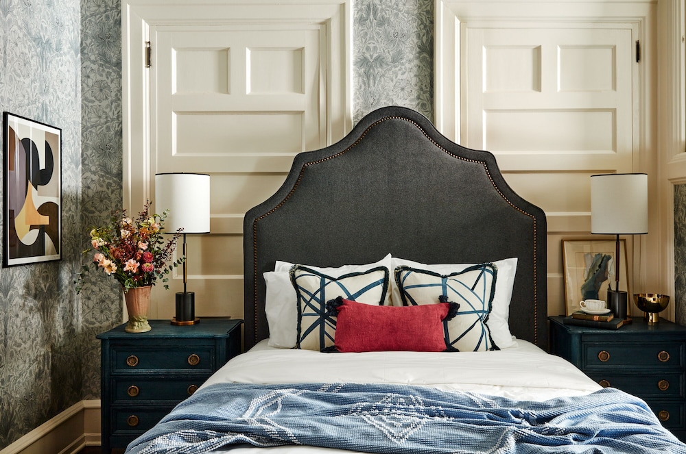 Classic Room, 1 Queen Bed (The Martha, Floor 4)