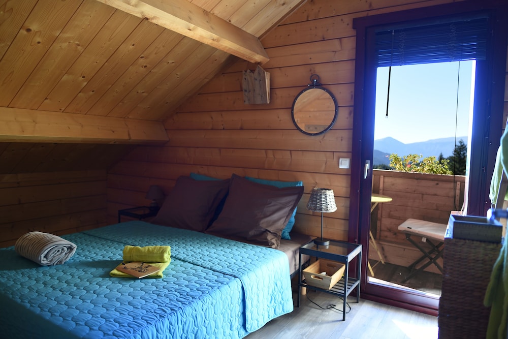 Double Room, Shared Bathroom, Mountain View (Balcon Du Mercantour) photo 1