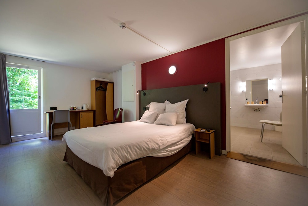 Standard Room, Multiple Beds - Photo 1