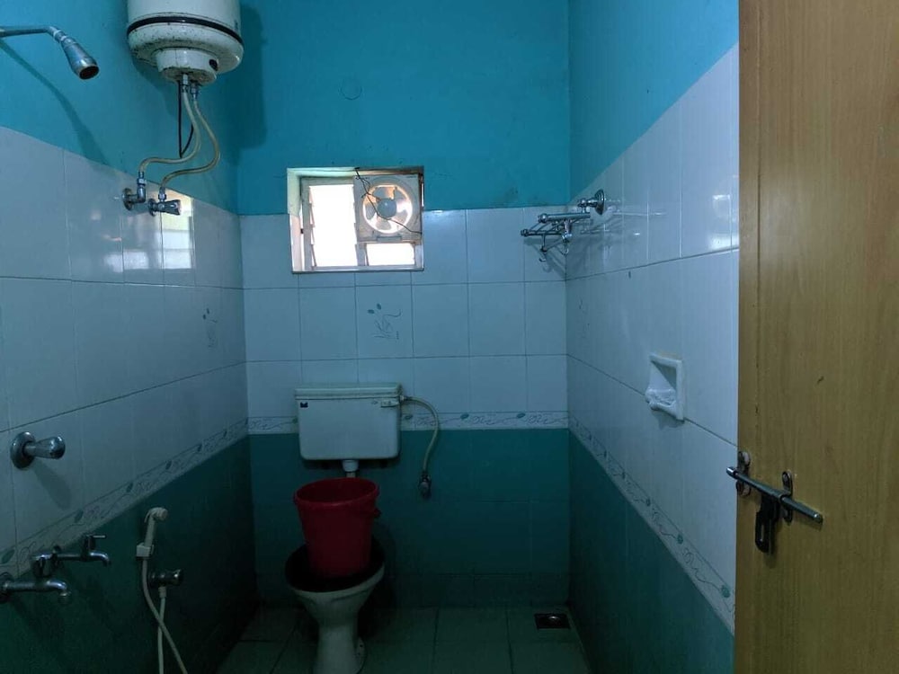 Deluxe Room, 1 Double Bed, Non Ac photo 2