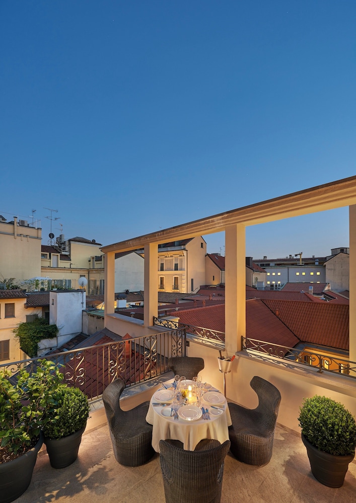 Junior Suite, 1 King Bed, Terrace