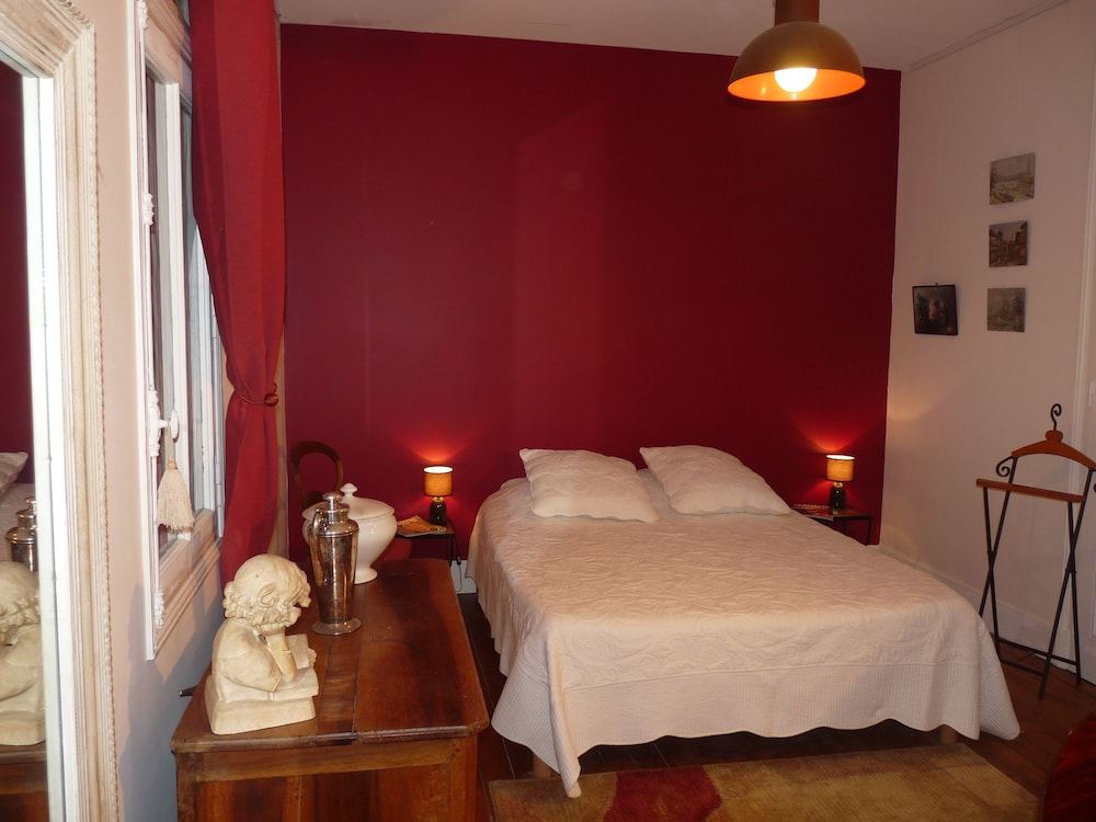 Double Room, Non Smoking (Rouge) photo 1