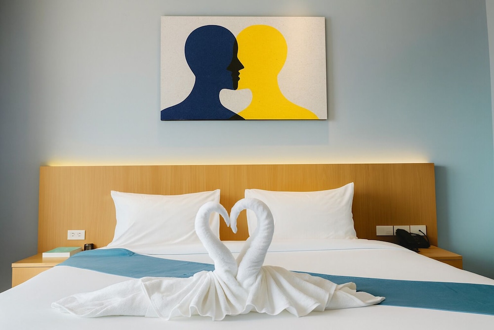 Superior Studio Suite, City View
