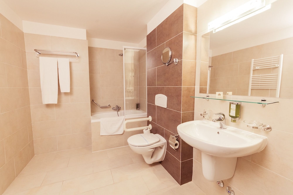 Double or Twin Room - Photo 7