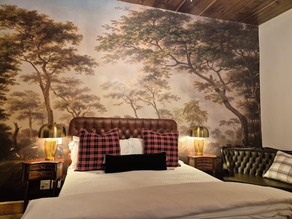 Manor House room 2