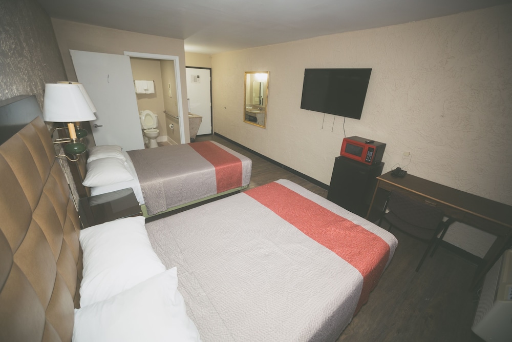 Basic Room, 1 Bedroom, Non Smoking, Refrigerator & Microwave photo 1