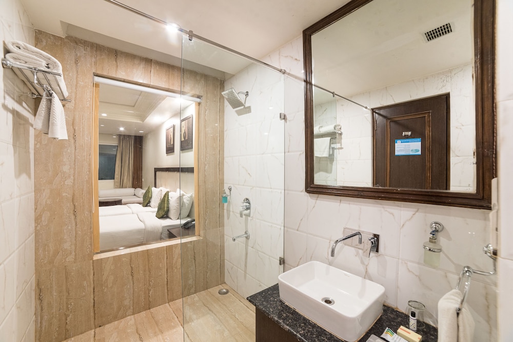 Deluxe Double or Twin Room photo 2