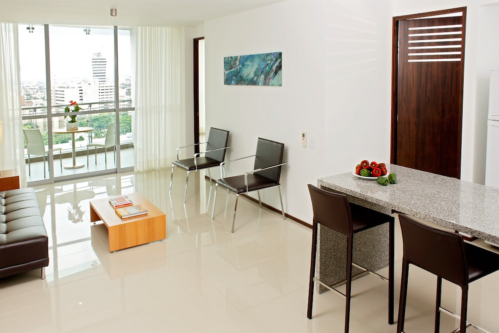 Junior Apartment, 1 Queen Bed, Kitchenette (ApartaJunior Queen Bed Non Smoking) photo 3