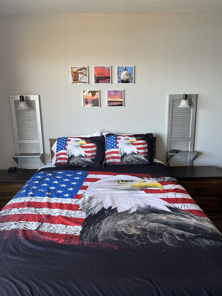 1 Queen Bed, River View, Upper Level photo 1