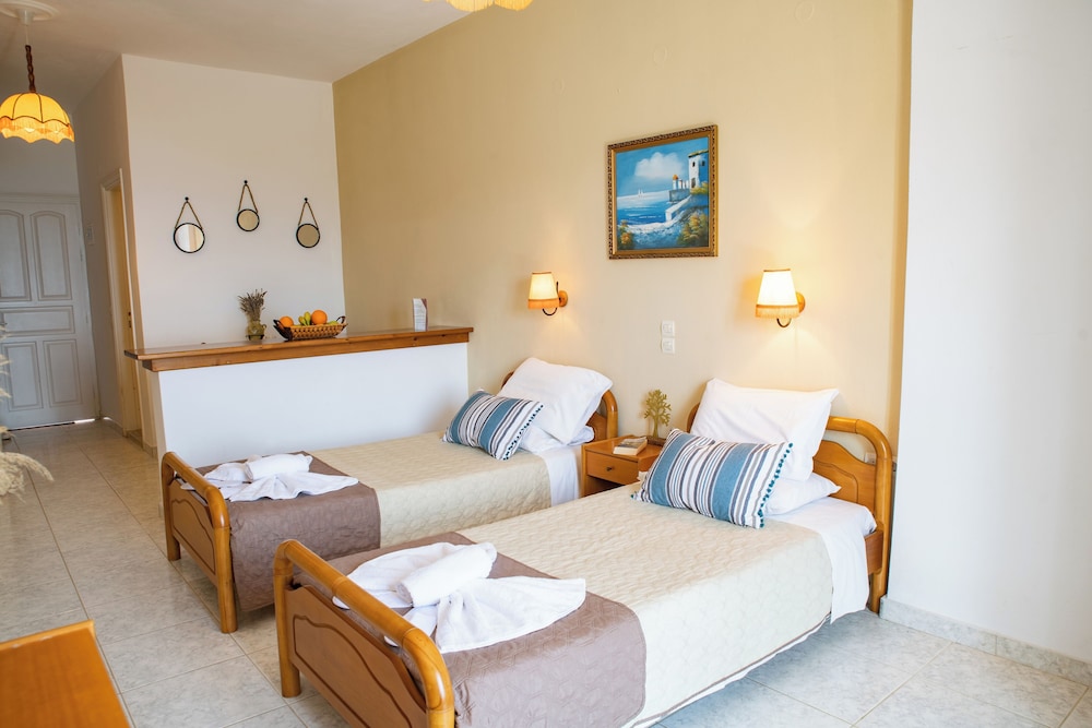 Standard Studio, 2 Twin Beds, Partial Ocean View, Garden Area photo 3