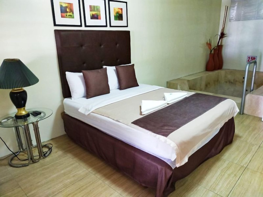 Deluxe Room, Jetted Tub photo 1