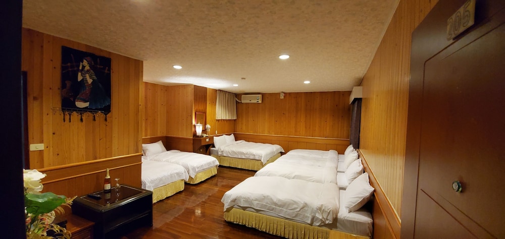 Family Room, Multiple Beds, Non Smoking (205) photo 3