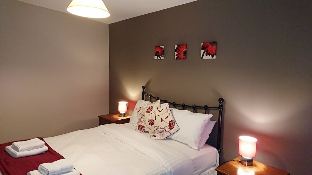 One Bed. Apt Double with Sofa Bed sleeps 4