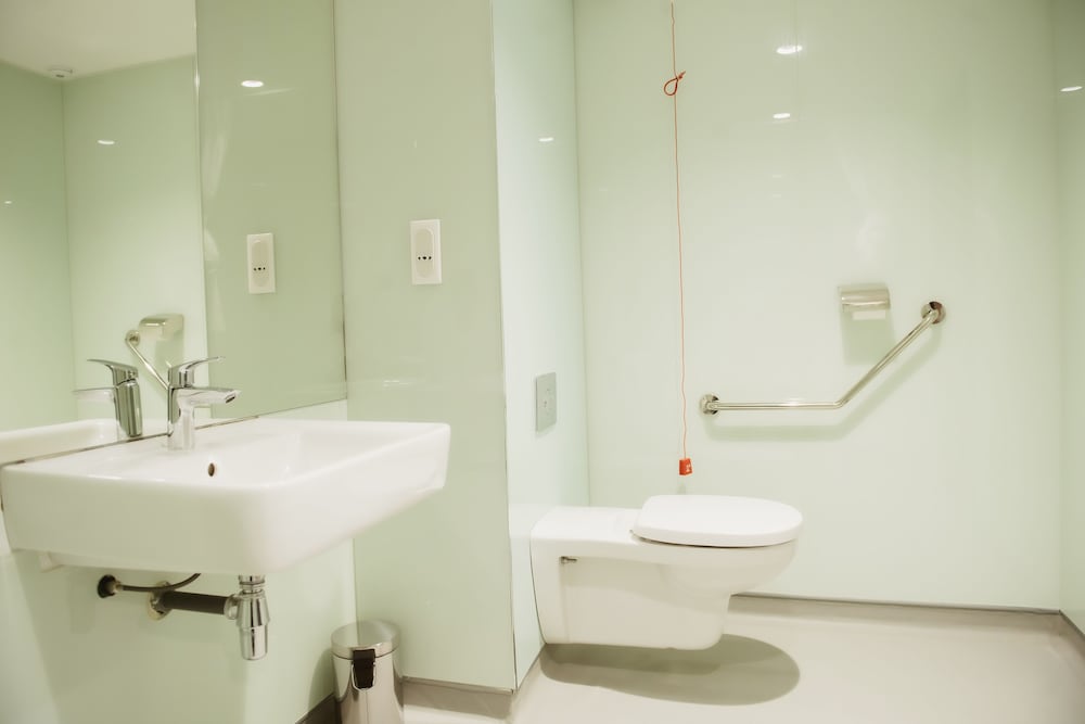 Standard Room, Accessible - Photo 5
