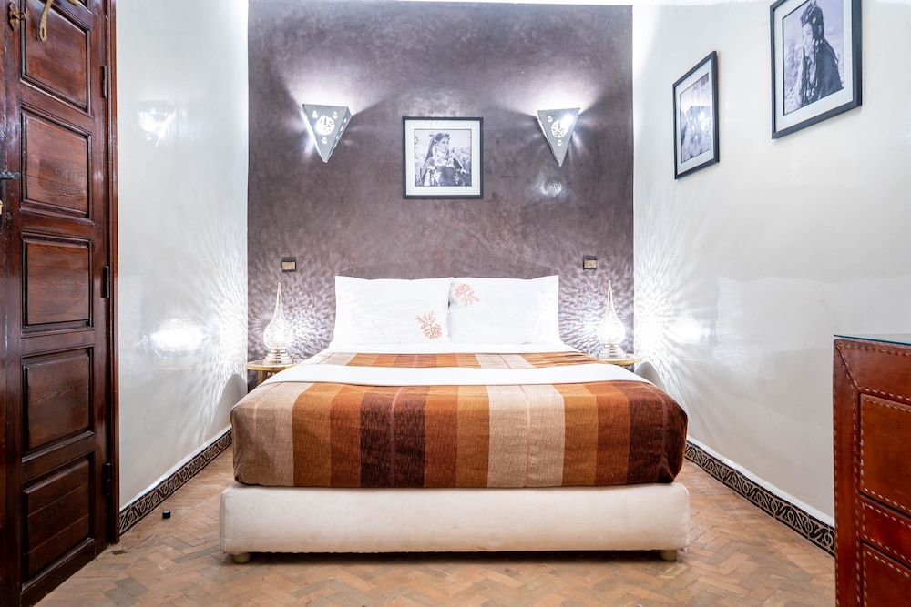 Deluxe Room - Photo 5