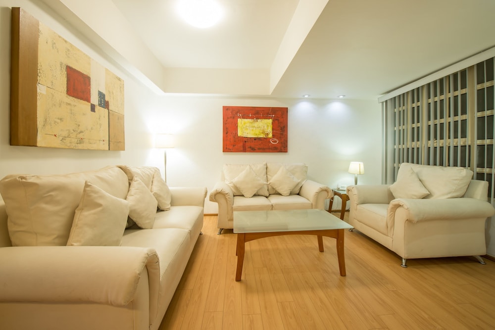 Suite, 3 Bedrooms - Photo 6
