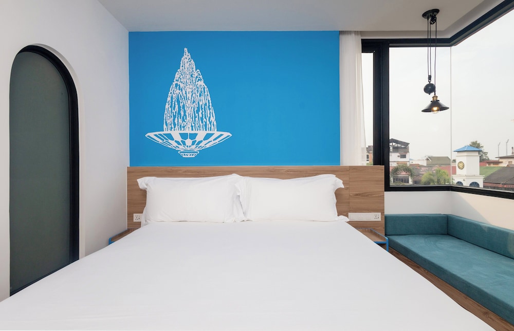 Room, 1 King Bed (COSI Plus) - Photo 1