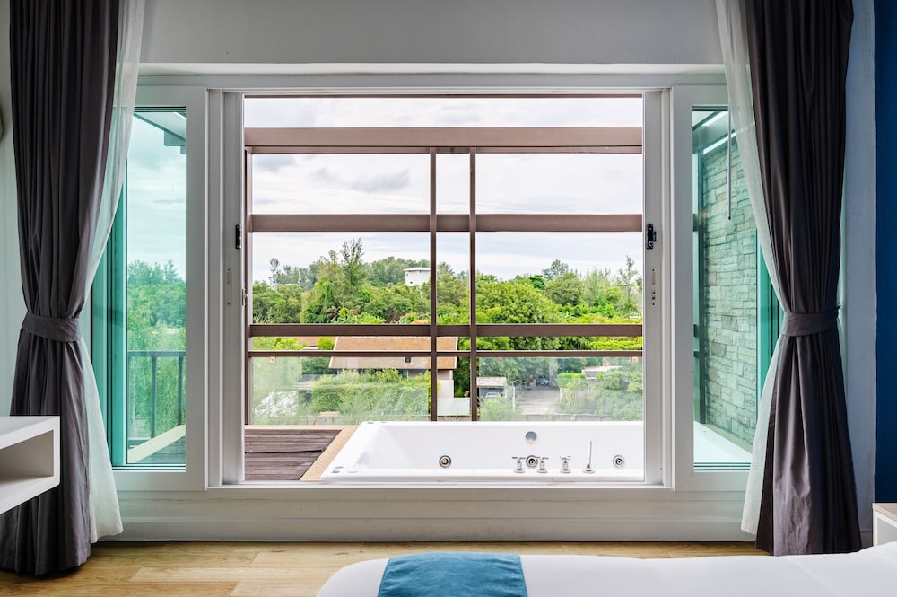 Penthouse 2 Bedroom Pool View Jacuzzi