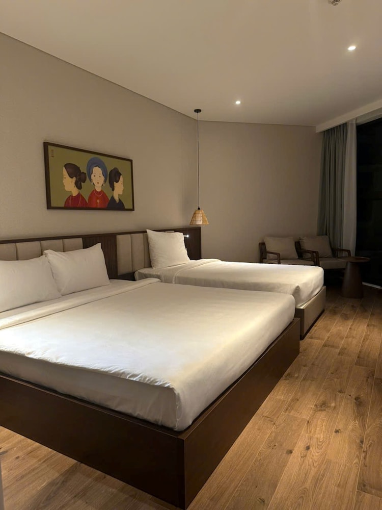 Superior Triple Room, Pool View photo 1