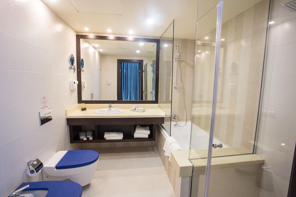 Executive Suite, 1 King Bed, City View photo 3
