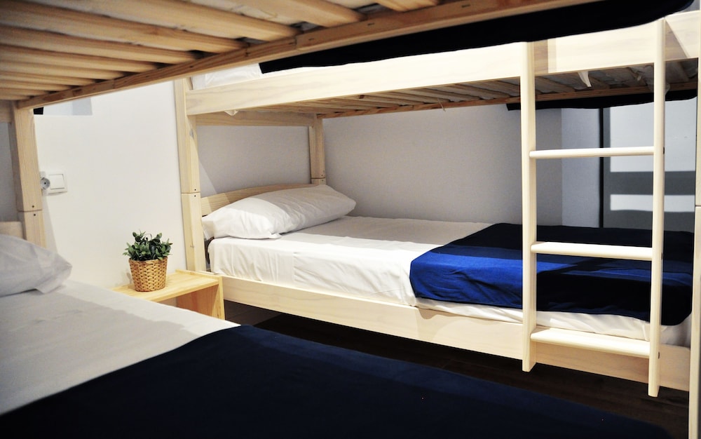 Habitación Cuádruple Básica, Balcón