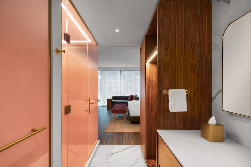 Suite, 1 King Bed, City View thumbnail 5