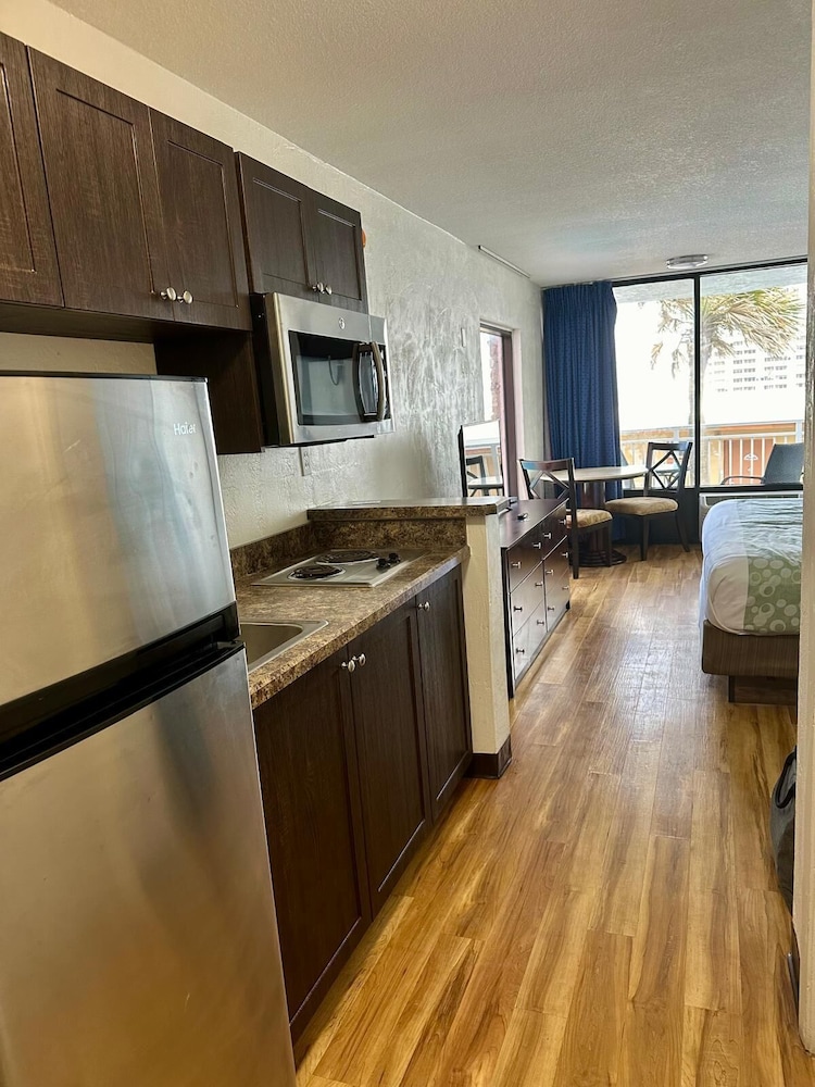 Deluxe Room, 2 Queen Beds, Kitchenette - Photo 7