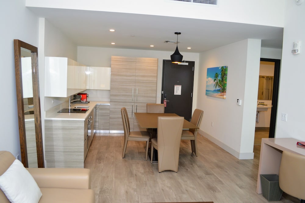 Standard Condo, 1 King Bed with Sofa bed, Non Smoking, Partial Ocean View