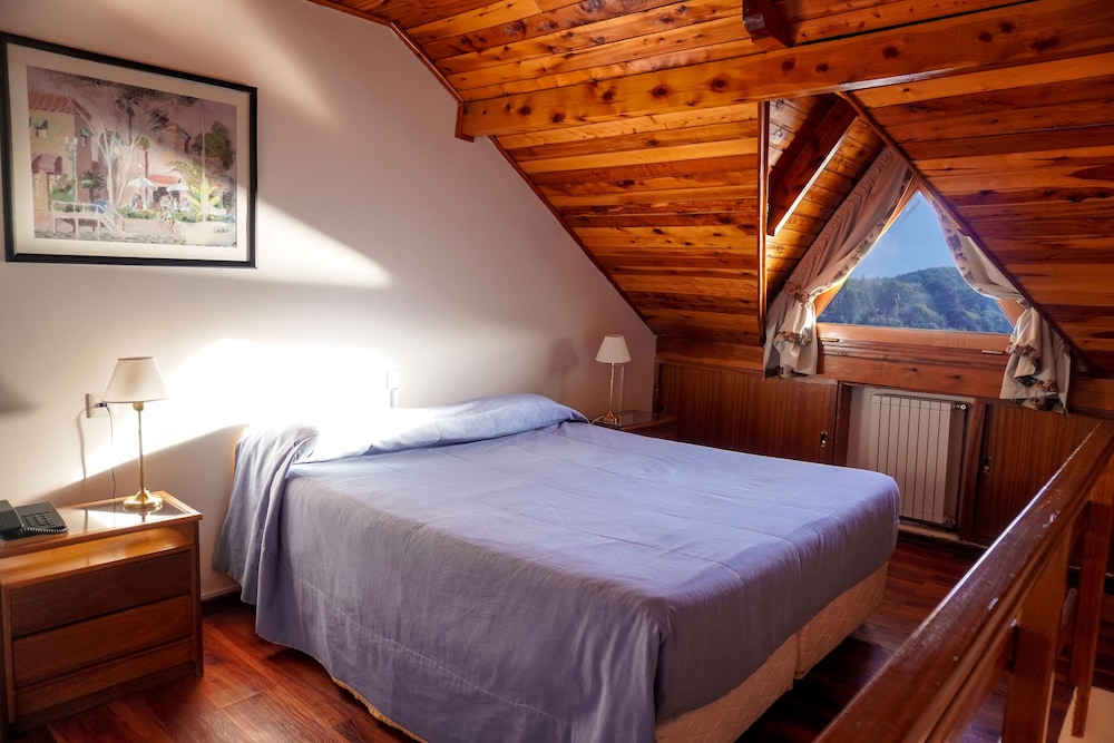 Superior Room, Lake View