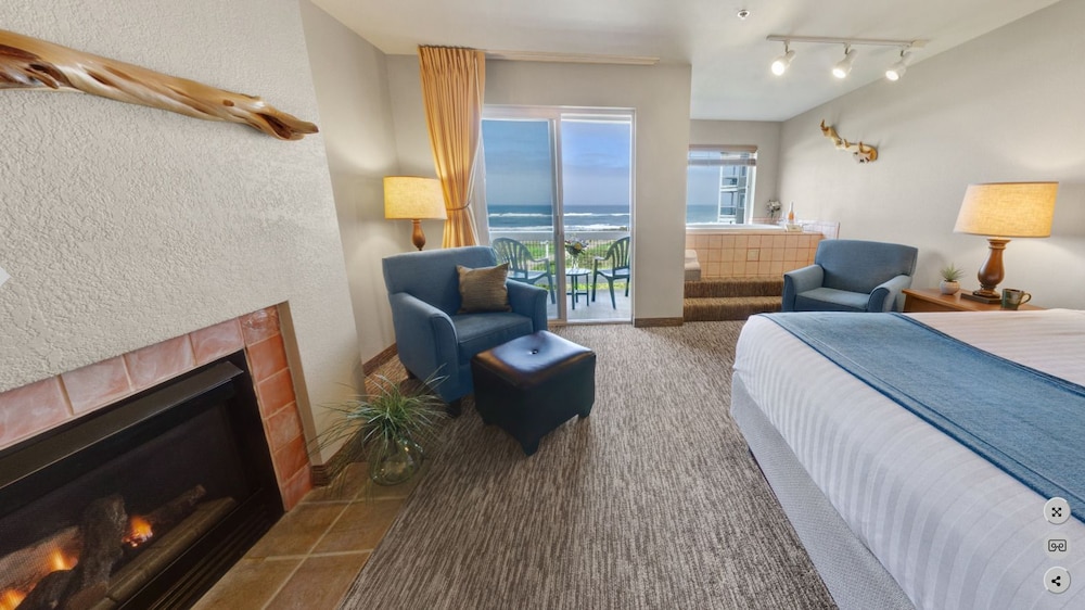 Room, 1 King Bed, Balcony, Oceanfront (Fireplace & Jacuzzi) photo 1
