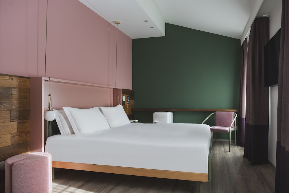 Deluxe Room, 1 Queen Bed, Accessible, City View photo 1